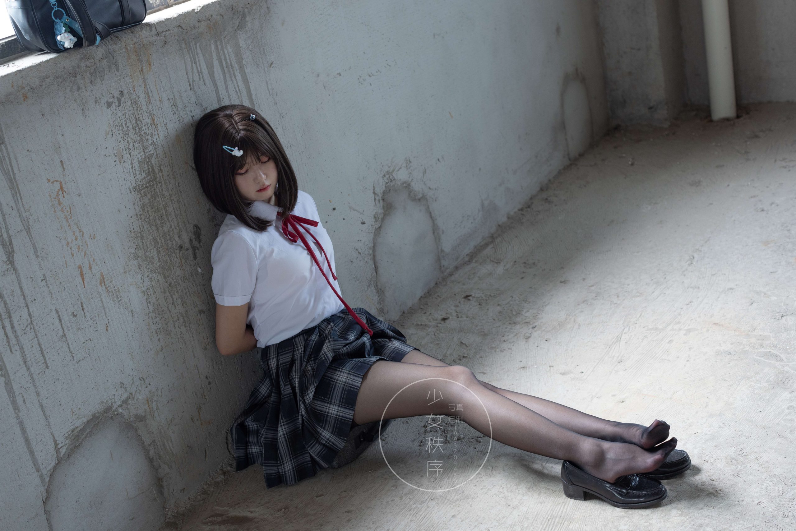 gr04L 黑丝jk [73P-1.45GB]-雪绒社